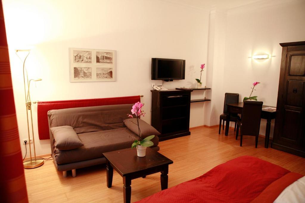 La Scala Apartments Wina Bagian luar foto